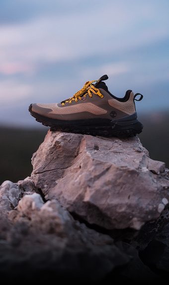 MOTION ACCESS LOW LACE UP WATERPROOF SNEAKER 