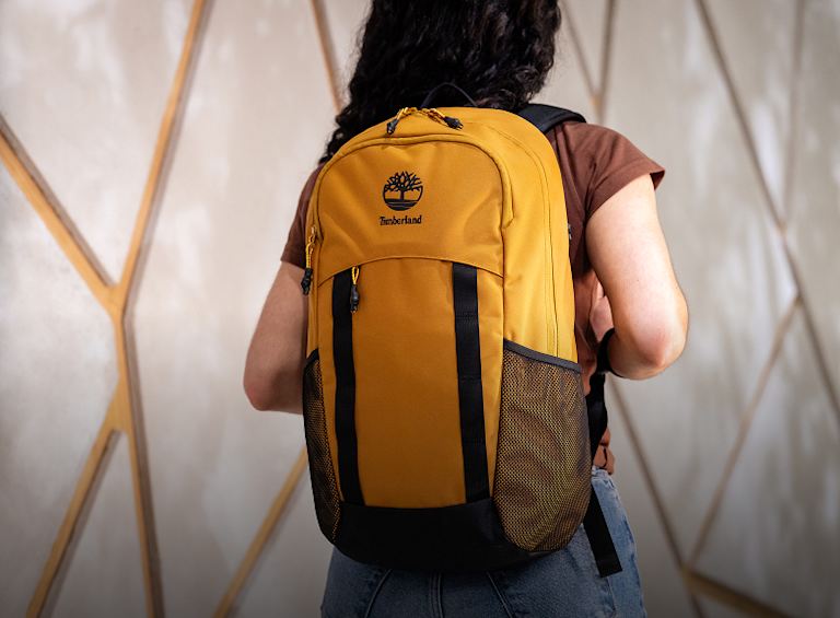 Mochila gratis con compras de $200 o más