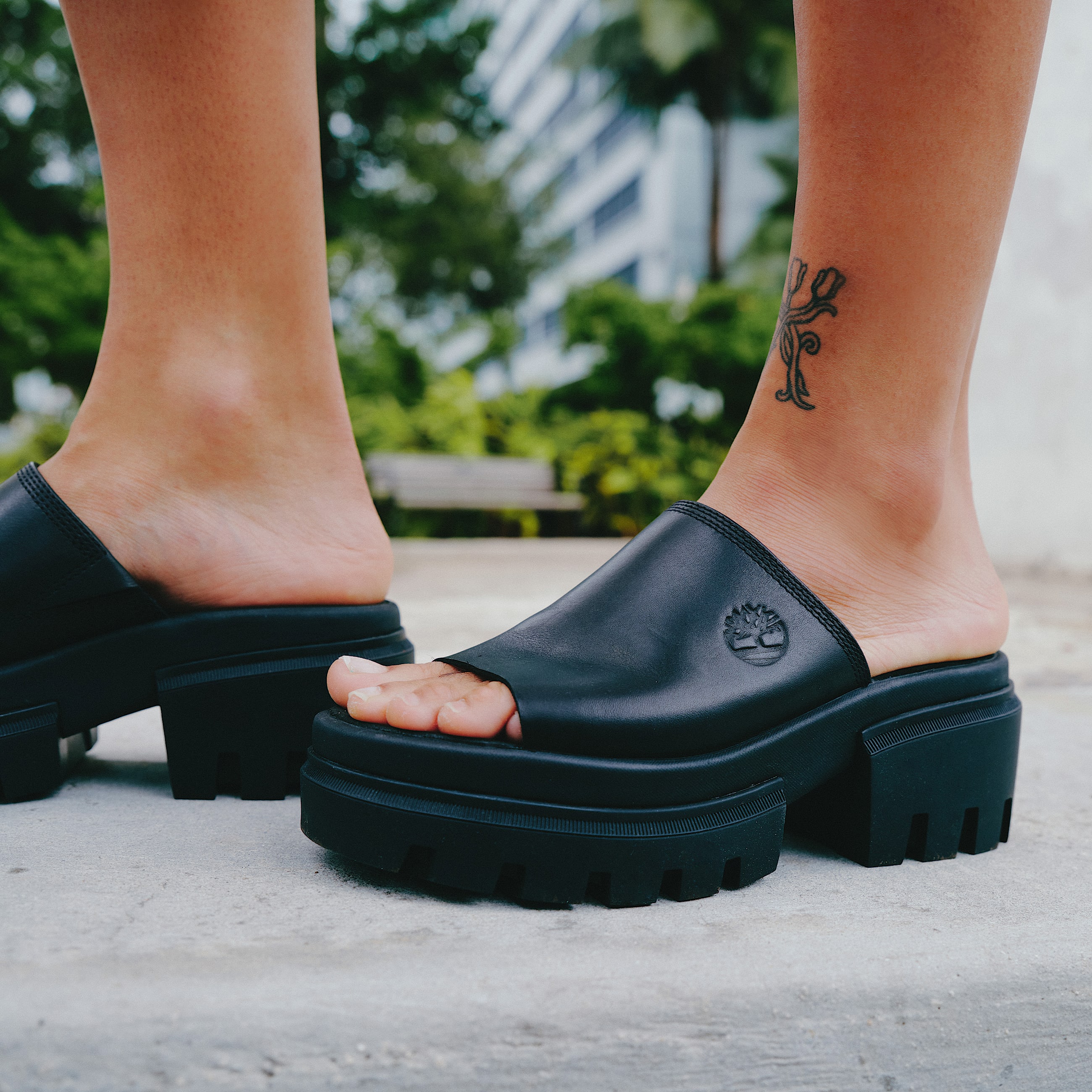 Womens Everleigh Slide Sandals TBL Black ALT1