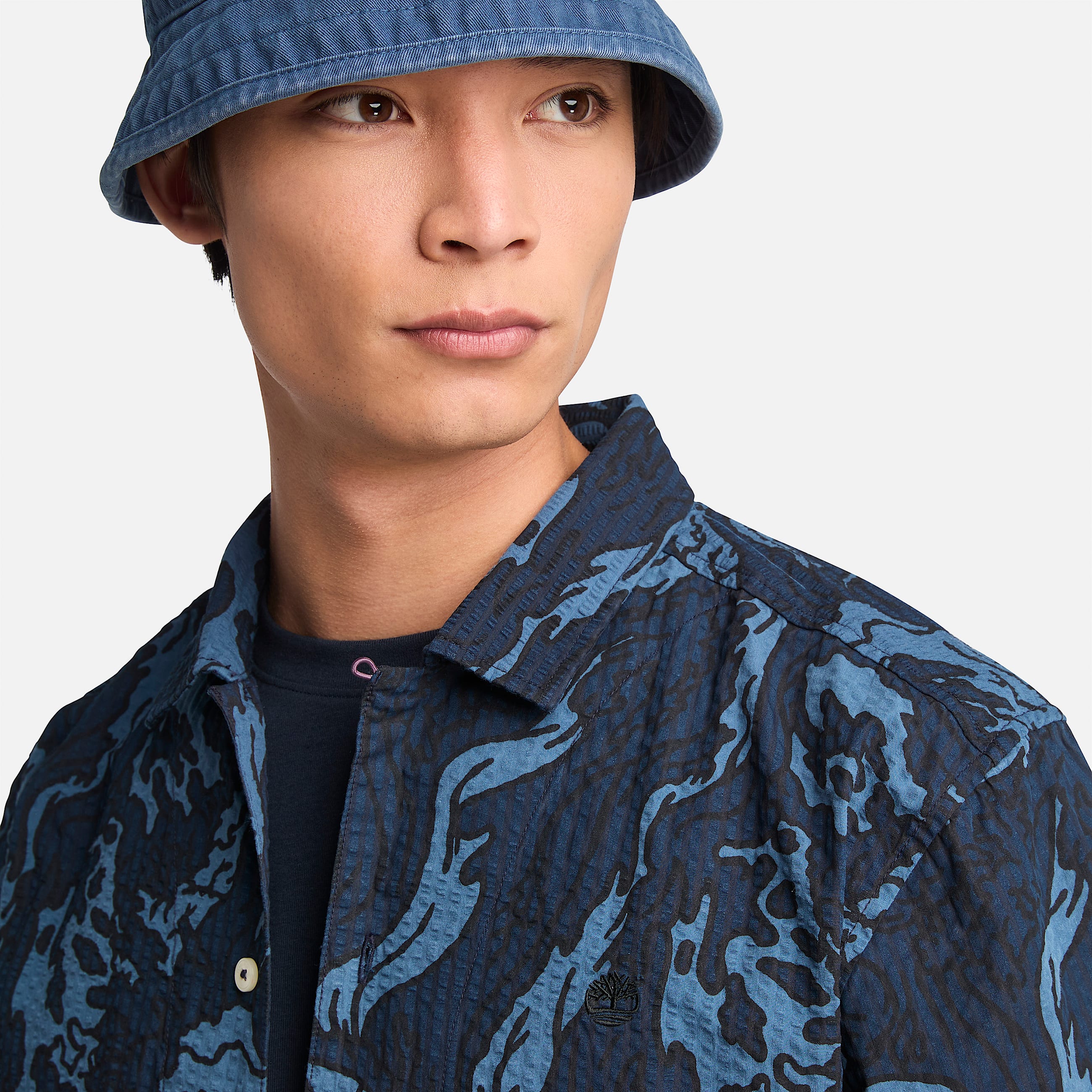 Men's Seersucker Graphic Resort Shirt