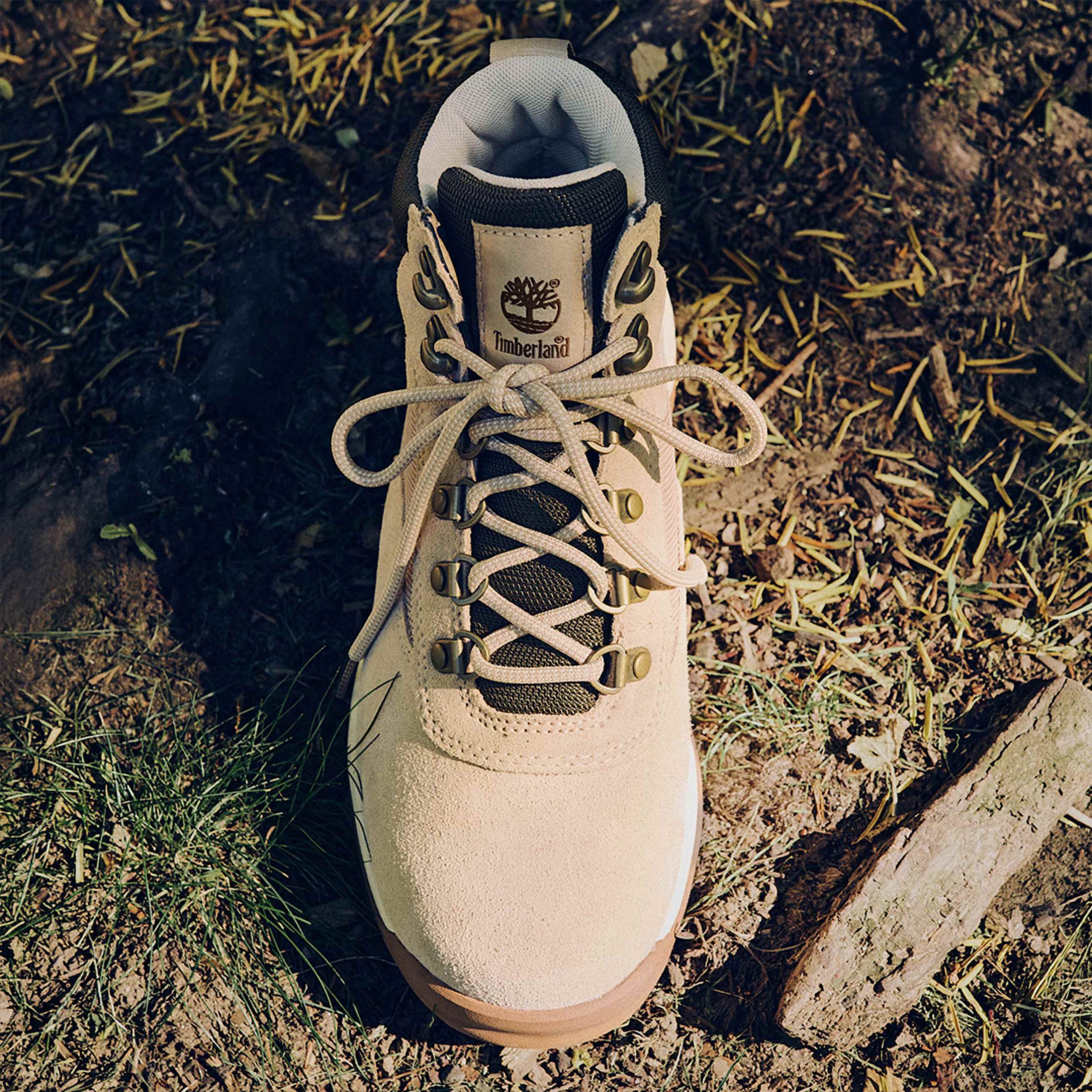 Womens White Ledge Mid Waterproof Hiking Boot TBL Light Beige Suede ALTC