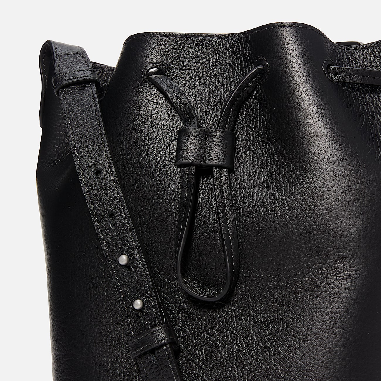 Womens Tuckerman Leather Bucket Bag TBL Black ALT3