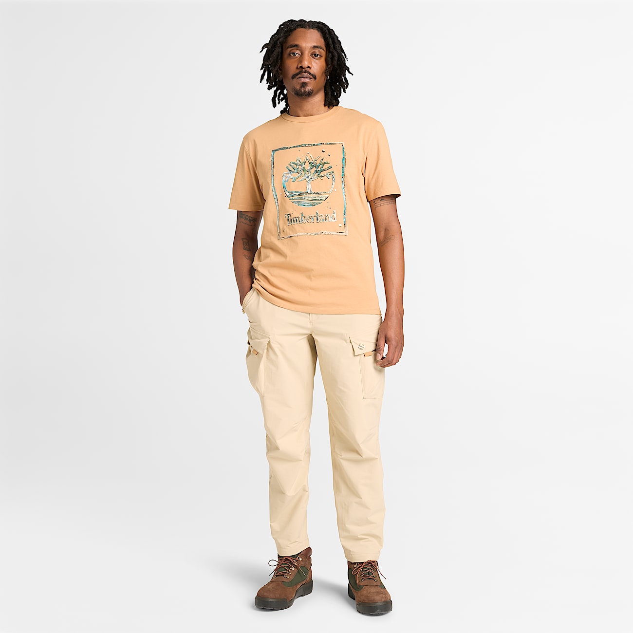 Playera de manga corta con estampado grfico y logotipo para Hombre TBL Bota de trigo claro ALT2