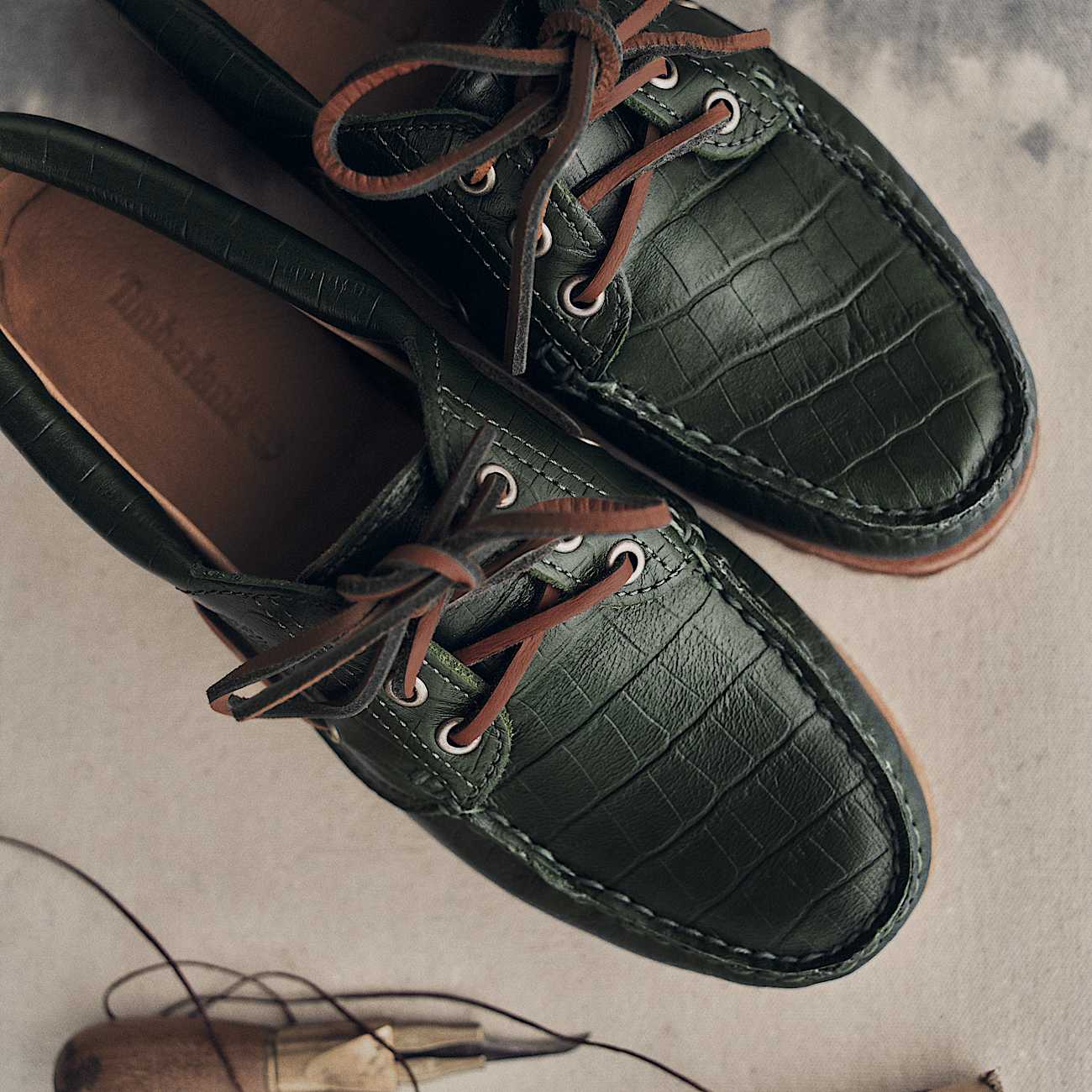 Zapatos nuticos Timberland Authentic de 3 ojales para Mujer TBL Verde oscuro piel de grano completo con efecto cocodrilo ALTA