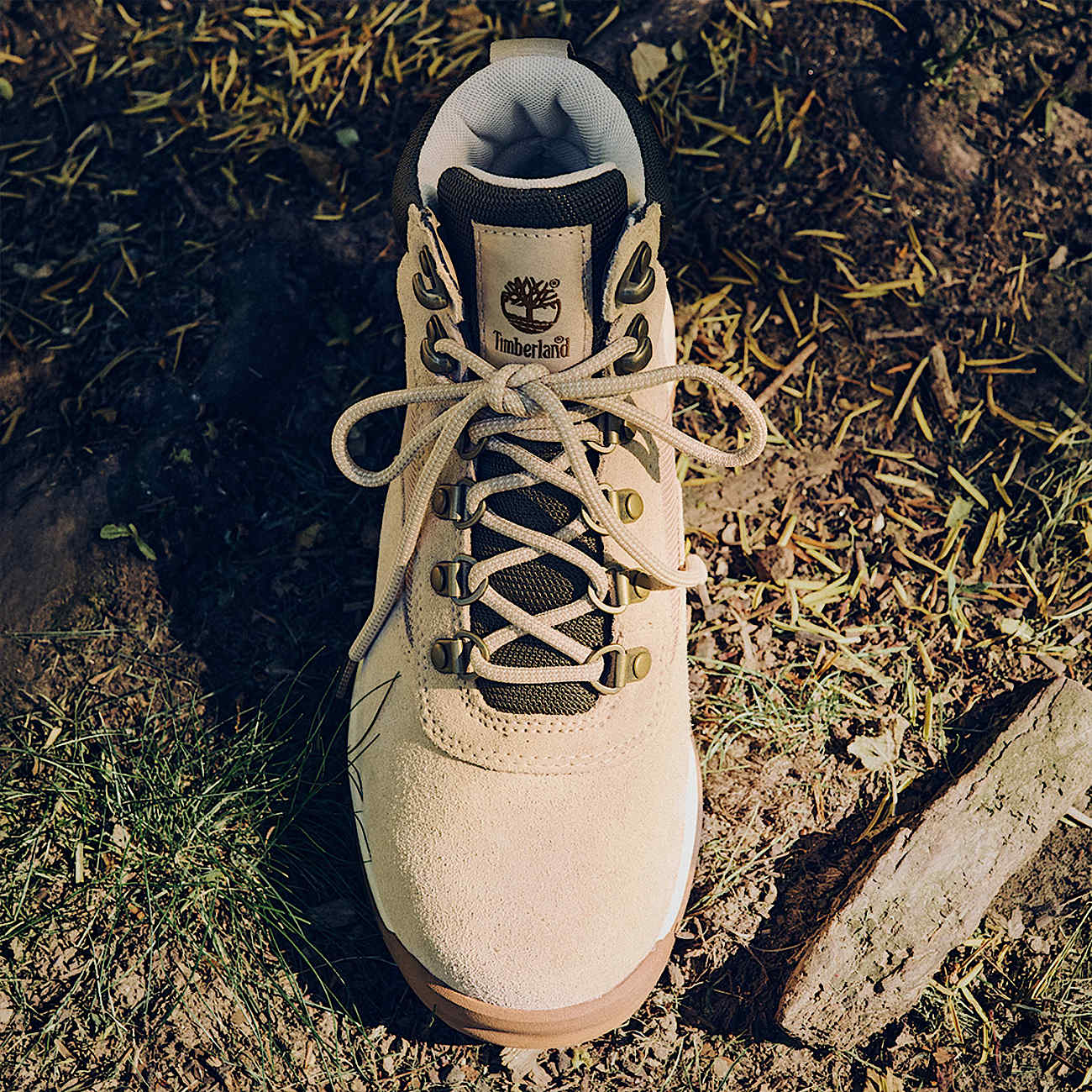 Womens White Ledge Mid Waterproof Hiking Boot TBL Light Beige Suede ALTC